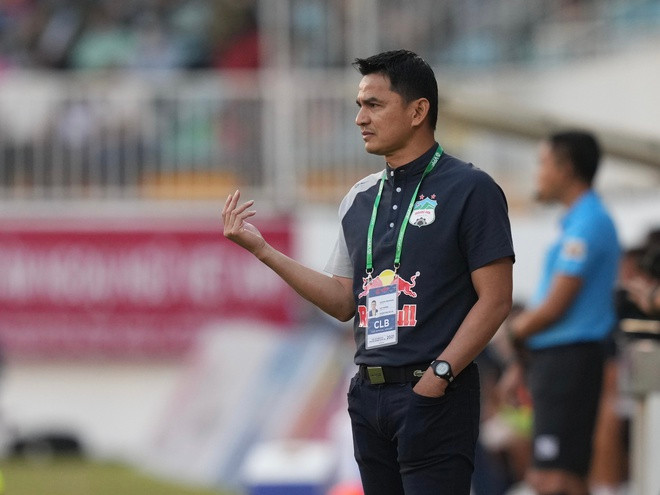 Theo báo chí Thái Lan, một HLV Kiatisak có đủ bản lĩnh và kinh nghiệm là mắt xích hoàn chỉnh nâng tầm CLB HAGL. ĐỘC LẬP