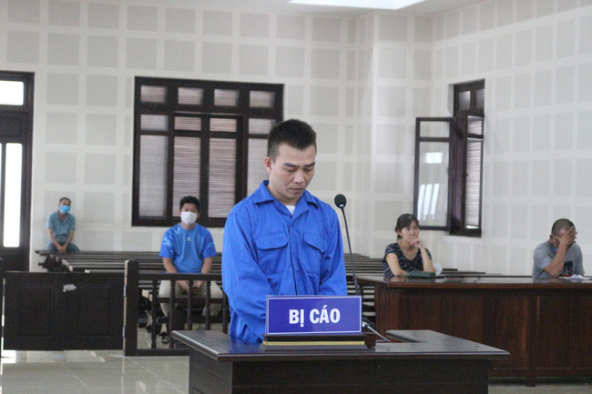 Nguyễn Thanh Luận tại tòa. Nguyễn Thanh Luận tại tòa.