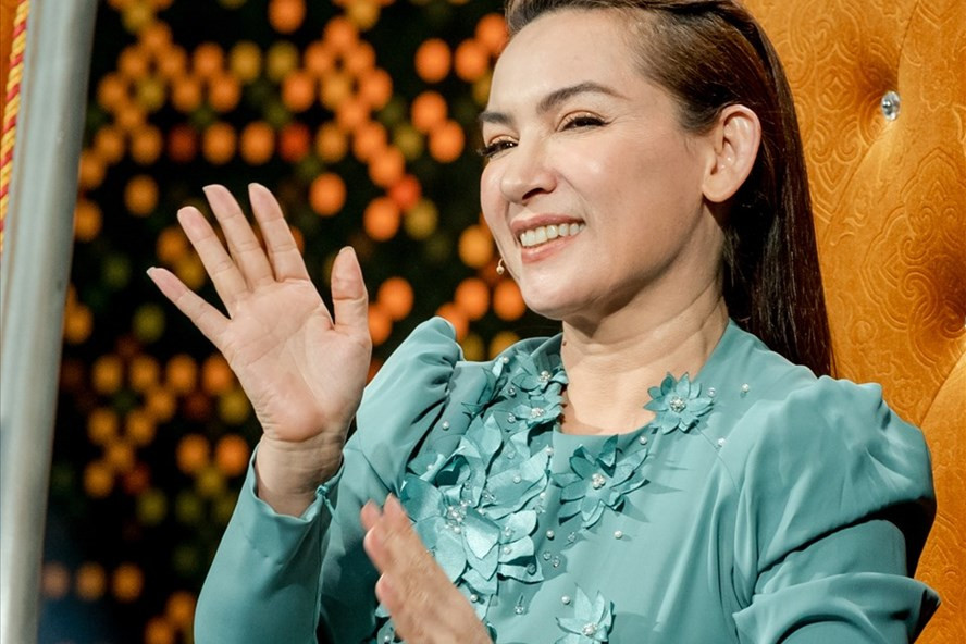 Phi Nhung chia sẻ về việc làm mới nhạc Bolero, nhạc trữ tình quê hương. Ảnh: NSCC