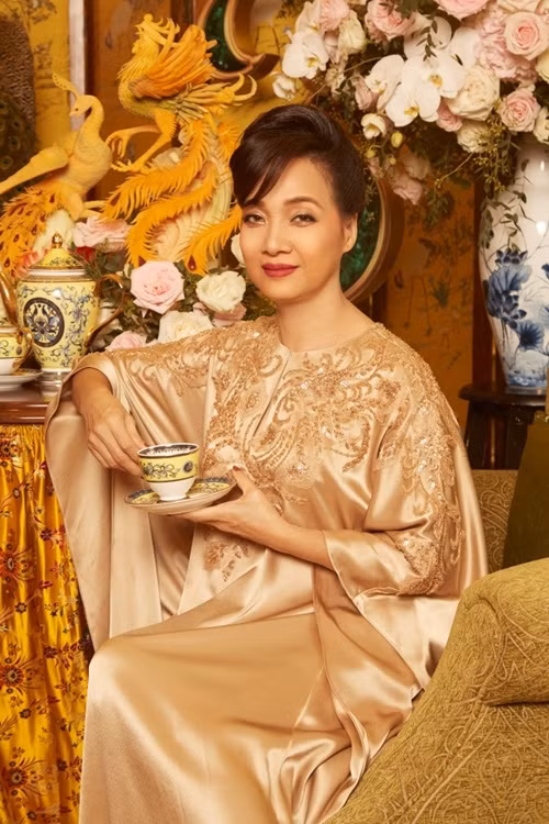 Lê Khanh đẹp quý phái trong 