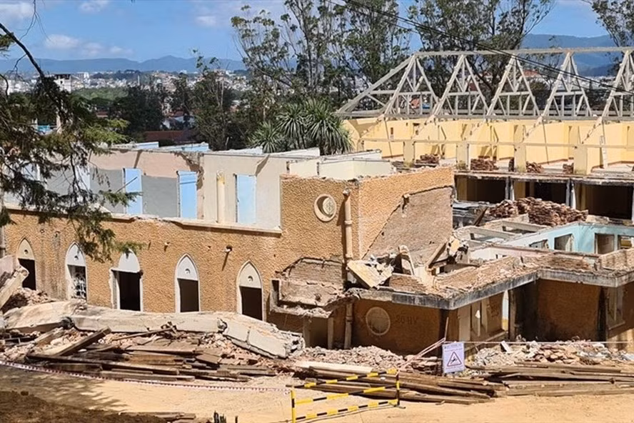 Một vụ sập công trình cổ tại Đà Lạt khiến 2 người tử vong. Ảnh: L.V