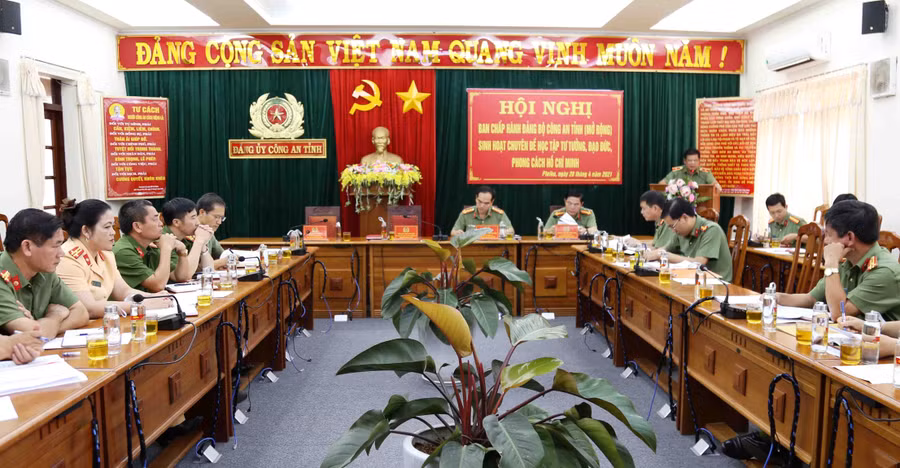 Quang cảnh hội nghị sinh hoạt chuyên đề của Đảng ủy Công an tỉnh. Ảnh: Thúy Trinh