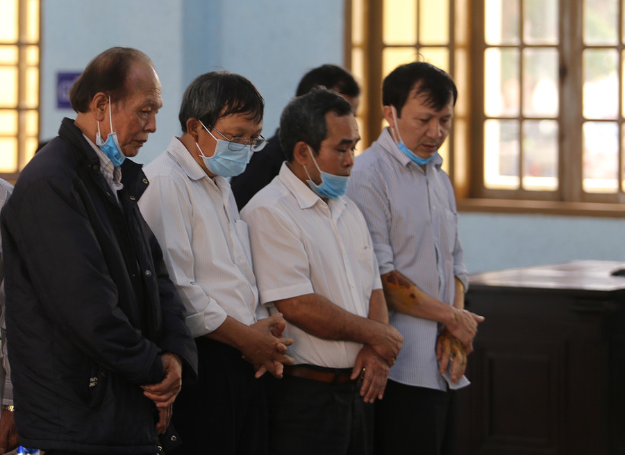 Các bị cáo tại phiên tòa phúc thẩm. Ảnh: Văn Ngọc