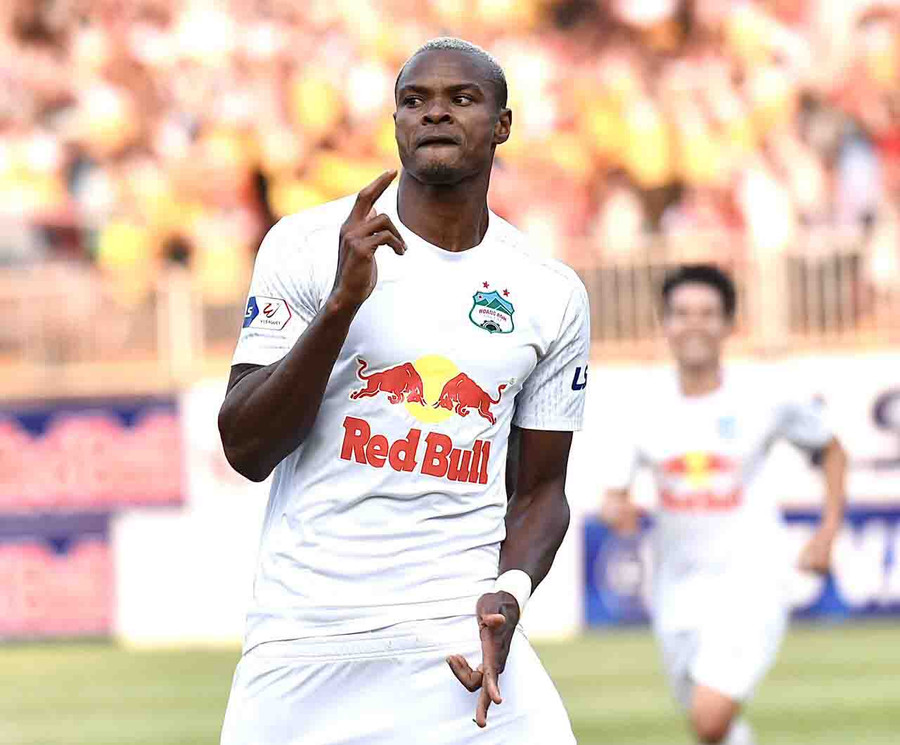 Brandao đang cho thấy sự phù hợp với lối đá mà HLV Kiatisak xây dựng. Ảnh: Văn Ngọc