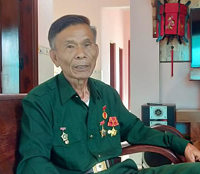 Ông Nguyễn Hữu Đào kể về những kỷ niệm chiến trường. Ông Nguyễn Hữu Đào kể về những kỷ niệm chiến trường.