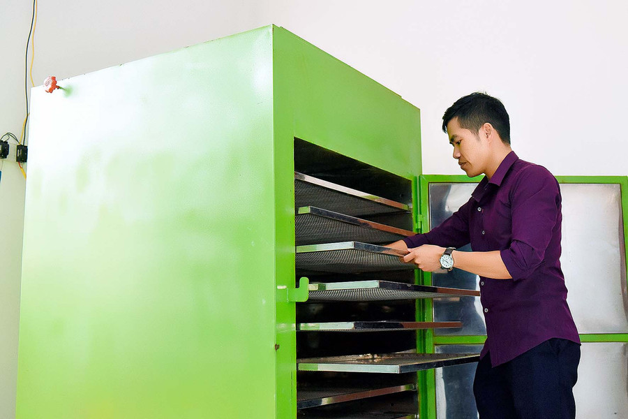 3.Anh Võ Thành Tuân, Giám đốc công ty TNHH Nhất Nông Gia Lai cho biết: “Khi tham gia OCOP trước tiên tôi thấy rất vinh dự, việc đầu tư máy móc, làm các thủ tục giấy tờ được thuận lợi hơn, giải quyết công việc được nhanh hơn”.