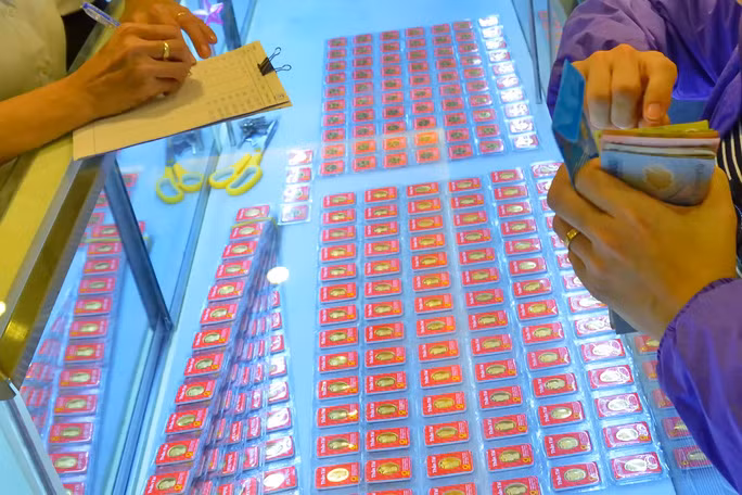 Giá vàng trong nước tăng mạnh đầu tuần