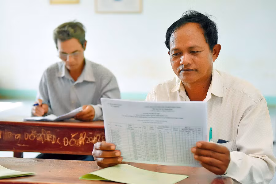 11.Ông Rmah Djrik – Bí thư Chi bộ làng Tao Ôr, xã Ia Roong, huyện Chư Pưh nói: Cán bộ xã phối hợp với làng tuyên truyền cho bà con tham gia bầu cử đầy đủ vào ngày 23/5 sắp tới. Đã tuyên truyền cho bà con 3 lần đến nay niêm yết danh sách cử tri tại nhà sinh hoạt của làng để bà con cử tri đến xem danh sách của mình. 