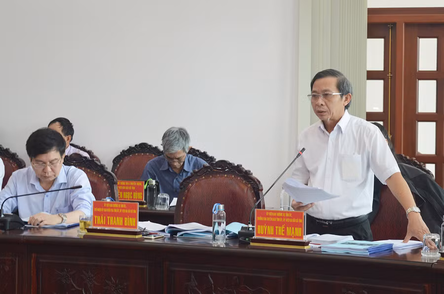 Trưởng Ban Tuyên giáo Tỉnh ủy tham gia ý kiến về công tác thông tin, tuyên truyền liên quan đến bầu cử . Ảnh: Phương Dung