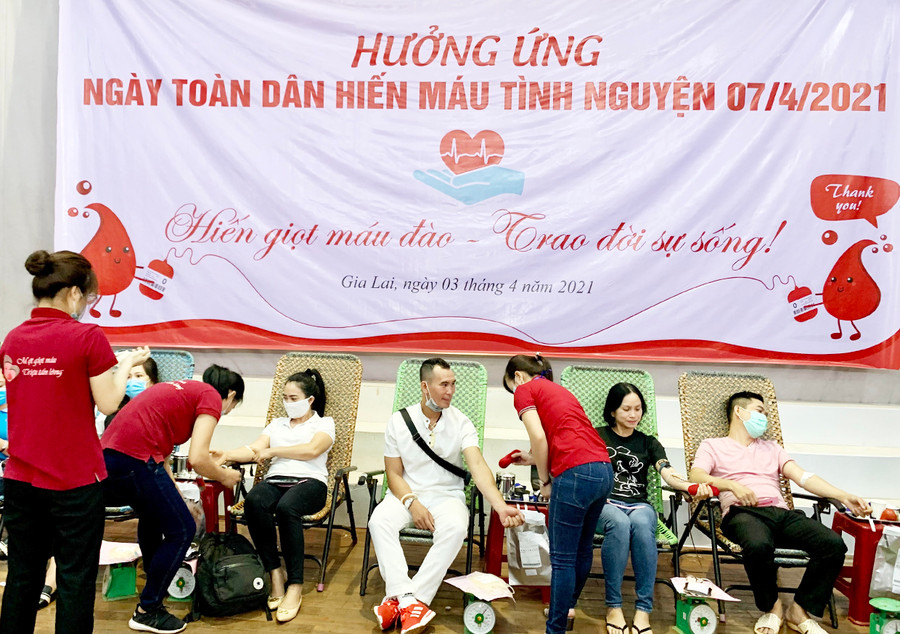 Kết thúc buổi hiến máu, Ban tổ chức đã thu được 377 đơn vị máu an toàn. Ảnh: Như Nguyện  Kết thúc buổi hiến máu, ban tổ chức đã thu được 377 đơn vị máu an toàn. Ảnh: Như Nguyện