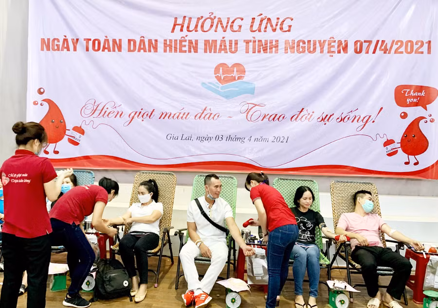  Kết thúc buổi hiến máu, ban tổ chức đã thu được 377 đơn vị máu an toàn. Ảnh: Như Nguyện