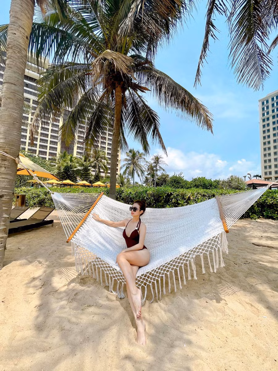 Những khoảnh khắc người đẹp sinh năm 1985 diện bikini nóng bỏng, tạo dáng sang chảnh đầy tự tin trước ống kính thu hút 