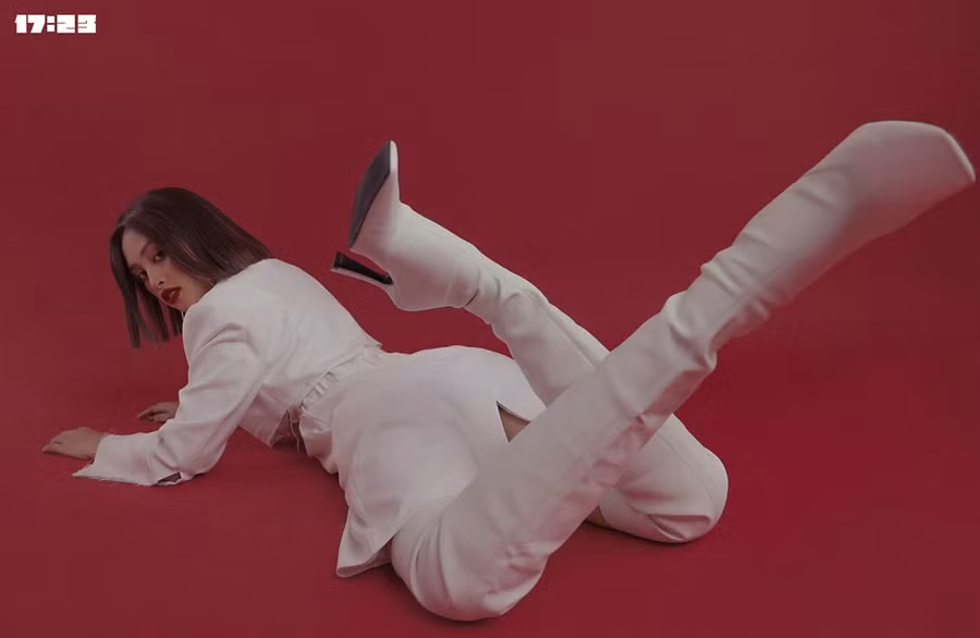 Sau 3 năm đăng quang, Hoa hậu Tiểu Vy gây được ấn tượng đẹp trong lòng công chúng không chỉ bởi nhan sắc ngày càng thăng hạng mà còn là sức trẻ luôn muốn khẳng định mình, không ngại bước ra khỏi những hình ảnh an toàn, đóng khung ẢNH: NGUYỄN DU