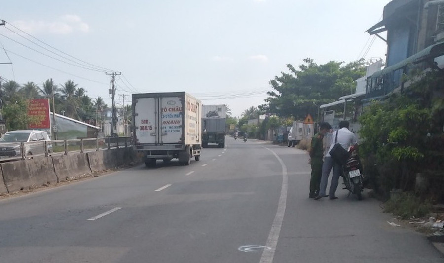 Hiện trường nơi xảy ra vụ việc trên quốc lộ 1. Ảnh: Đ.Đ. Hiện trường nơi xảy ra vụ việc trên quốc lộ 1. Ảnh: Đ.Đ.