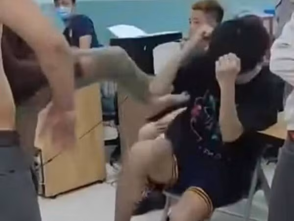 Hình ảnh cắt từ clip. (Nguồn: baogiaothong.vn)