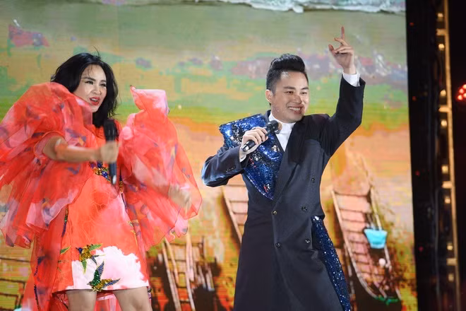 Thanh Lam, Tùng Dương với giọng ca đầy nội lực khuấy động đêm khai mạc lễ hội