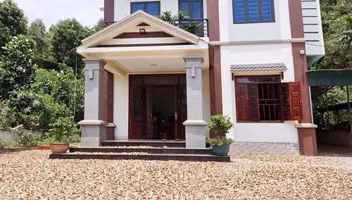 Căn nhà vừa được xây dựng sau khi bà Thúy trở thành “thần y” trên mạng. Ảnh: LÊ NGUYỄN