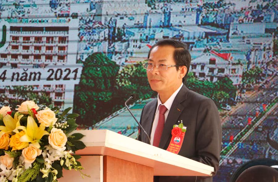 Phó Chủ tịch Thường trực UBND tỉnh Đỗ Tiến Đông phát biểu tại buỗi lễ. Ảnh: Quang Tấn