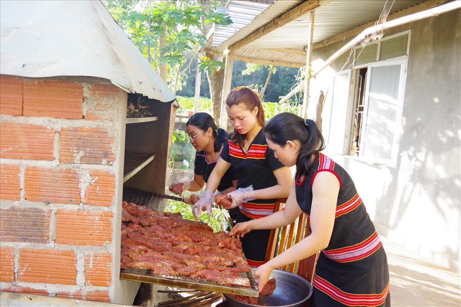 Văn hóa đồng bào dân tộc Tây Nguyên luôn là nét hấp dẫn, níu kéo du khách khám phá. Ảnh TT