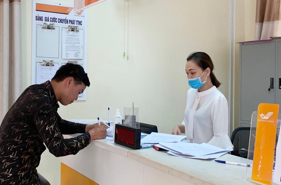 Từ tháng 4, huyện Đak Đoa triển khai mô hình “Ngày thứ 6 hỗ trợ người dân trong thực hiện thủ tục hành chính” tại Bộ phận tiếp nhận và trả kết quả cấp huyện. Ảnh minh họa: Phương Linh