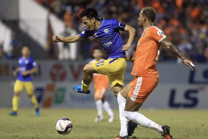 Văn Quyết sẽ lỡ trận Derby Thủ đô với Viettel vì án 