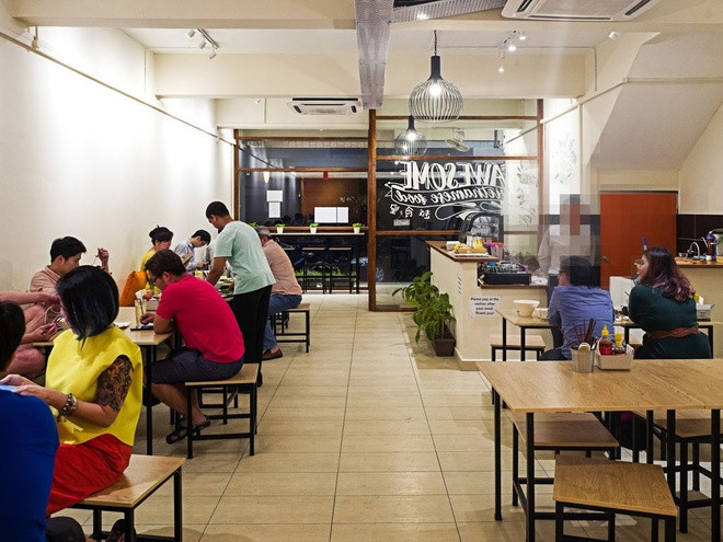 Thực khách đến thưởng thức các món ăn Việt tại nhà hàng Pho King - Ảnh: EAT DRINK KL