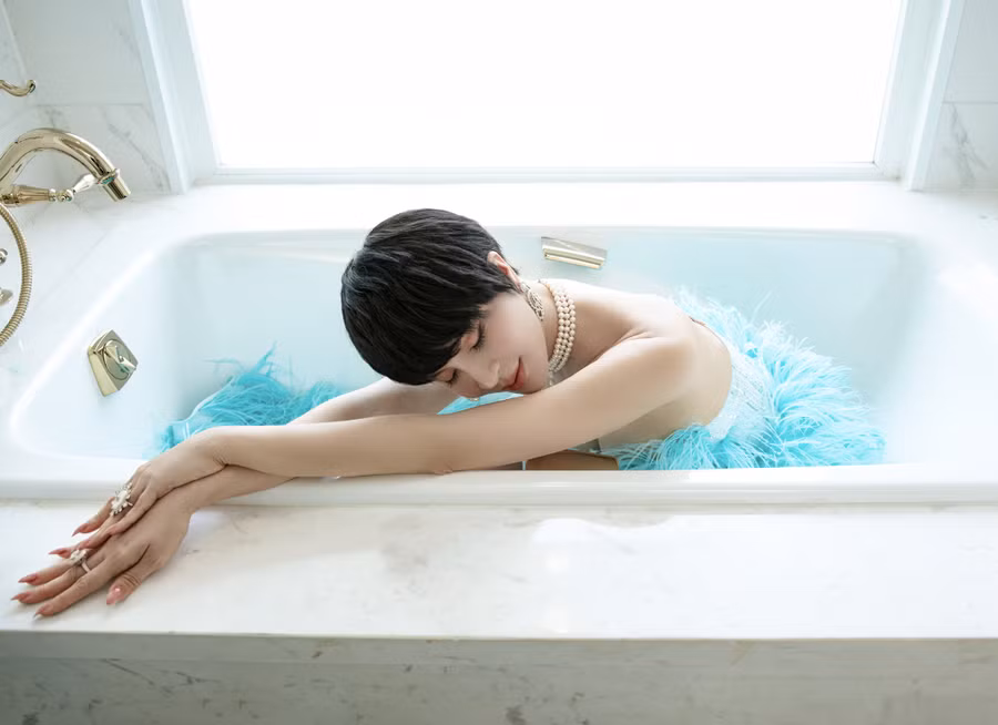 Là một trong những mỹ nhân đình đám của showbiz Việt từ những năm 1990, Thanh Mai hiện tại vẫn giữ được sức hút riêng với nhan sắc mặn mà. Tiết lộ về bí quyết giữ gìn sắc vóc trẻ trung, cô cho biết mình có chế độ ăn uống khoa học, thường xuyên bổ sung rau củ. ẢNH: NVCC