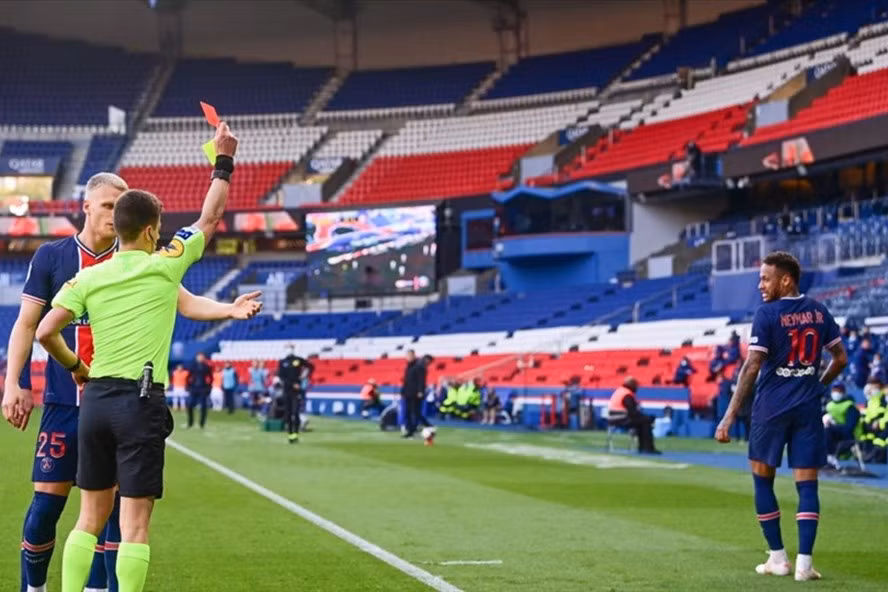 Neymar lại cho thấy sự thất thường của mình cả trên sân cỏ lẫn suy nghĩ. Ảnh: AFP