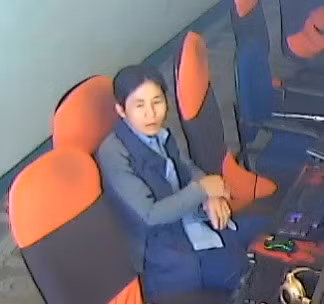 Đối tượng nghi vấn trộm cắp trong tiệm internet (ảnh cắt từ clip của chủ tiệm internet)