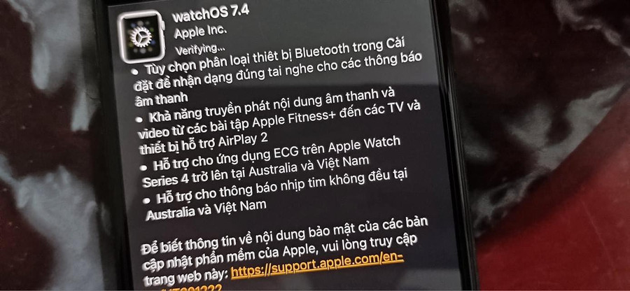 Bản cập nhật watchOS 7.4 cũng giúp Apple Watch sử dụng được ECG - tính năng điện tâm đồ cho người dùng Việt Nam. ẢNH CHỤP MÀN HÌNH