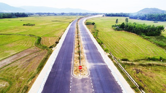 Đường trục nối từ KKT Nhơn Hội đi sân bay Phù Cát Đường trục nối từ KKT Nhơn Hội đi sân bay Phù Cát