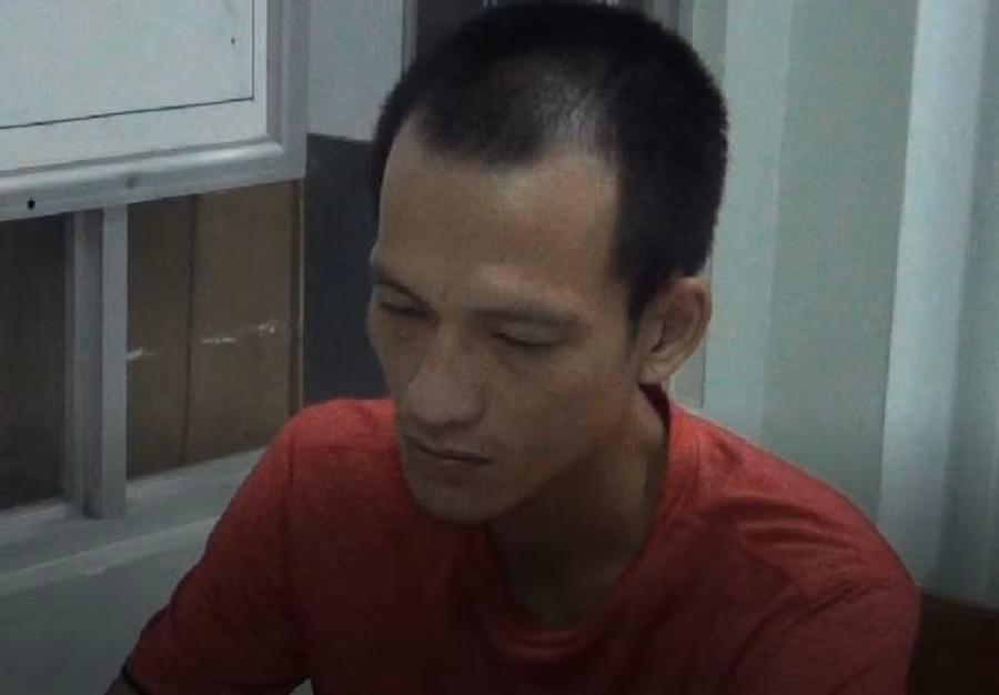 Đạt được xác định là người cầm dao đâm bà Mười vào tối 11/3. Ảnh: Lê Hoài. Đạt được xác định là người cầm dao đâm bà Mười vào tối 11/3. Ảnh: Lê Hoài.