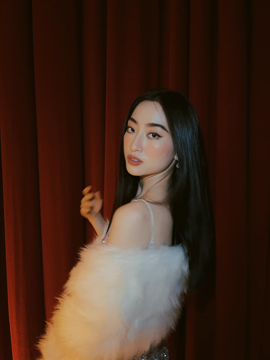 Trong suốt 2 năm đương nhiệm, người đẹp Cao Bằng đã rất tích cực với các hoạt động thiện nguyện, chịu khó đổi mới hình ảnh và được nhiều người nhớ tới với tên gọi “Hoa hậu tri thức“. Ảnh: NVCC.