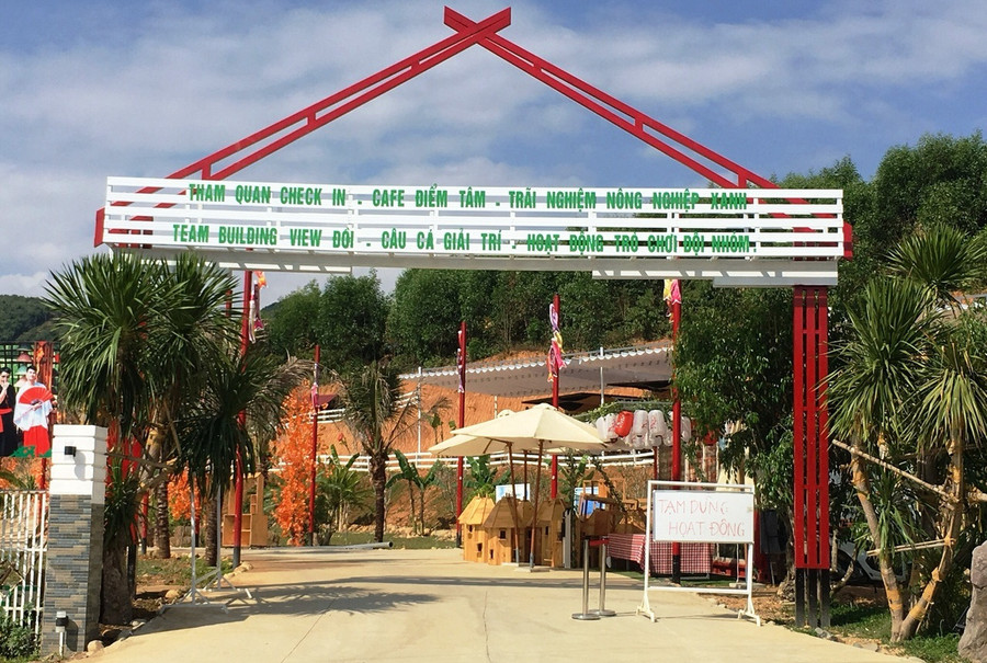 Eco Zone Nha Trang – Đà Lạt tại thôn Đá Trắng, xã Cầu Bà, huyện Khánh Vĩnh (Khánh Hòa) đã treo bảng thông báo dừng hoạt động