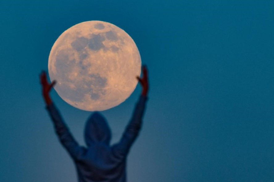 Siêu trăng năm 2020. Ảnh: AFP/Getty Images