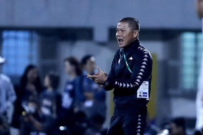 Dù là HLV giàu thành tích nhưng đã đến lúc ông Nghiêm phải nói lời chia tay Hà Nội FC. ẢNH: MINH TÚ