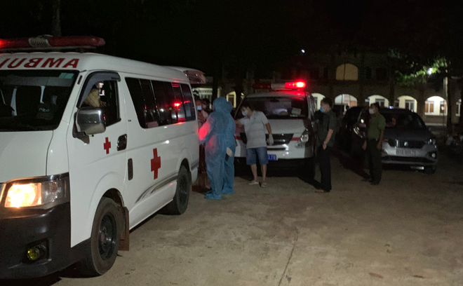 13 người nước ngoài nhập cảnh trái phép bị lực lượng chức năng tỉnh Bình Phước phát hiện, bắt giữ. ẢNH: H.G