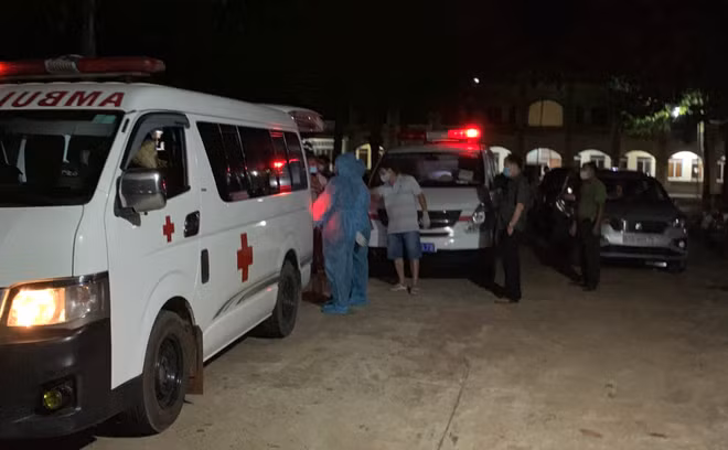 13 người nước ngoài nhập cảnh trái phép bị lực lượng chức năng tỉnh Bình Phước phát hiện, bắt giữ. ẢNH: H.G