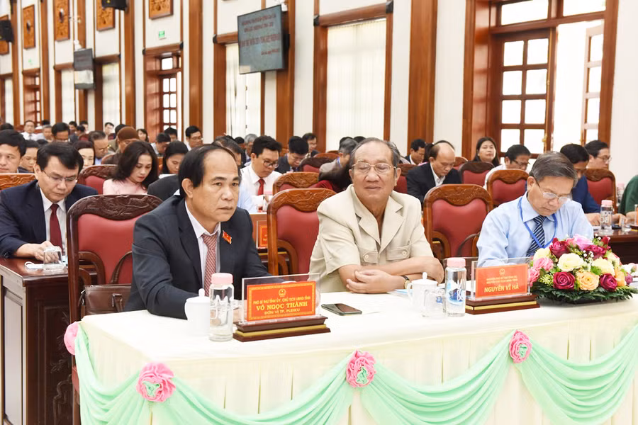 Các đại biểu tham dự kỳ họp. Ảnh: Đức Thụy