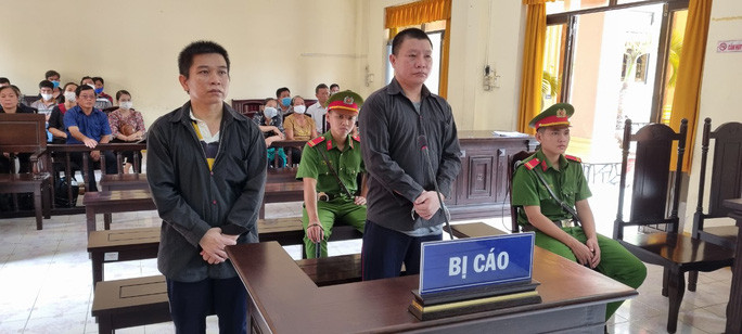 2 bị cáo Trần Mạnh Hùng và Nguyễn Duy Anh tại phiên tòa