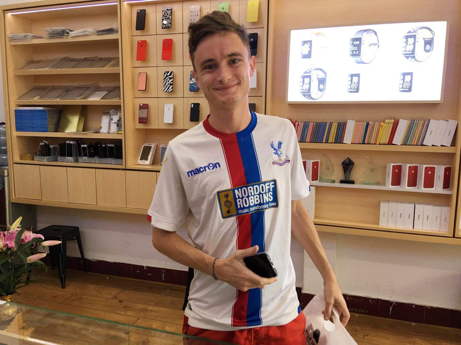 Một khách hàng đặc biệt của Shop Apple 123