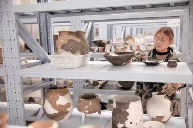 Các cổ vật thu thập được từ di chỉ khảo cổ Trung Quốc Fenghuangzui. Ảnh: Cổng thông tin điện tử tỉnh Hồ Bắc.