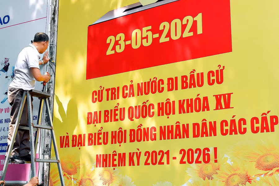 6.Pano tuyên truyền bầu cử được treo tại Nhà thi đấu đường Nguyễn Thái Học Tp.Pleiku.