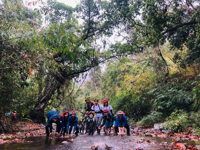 Những tour du lịch đạp xe xuyên rừng do Nhã tự thiết kế