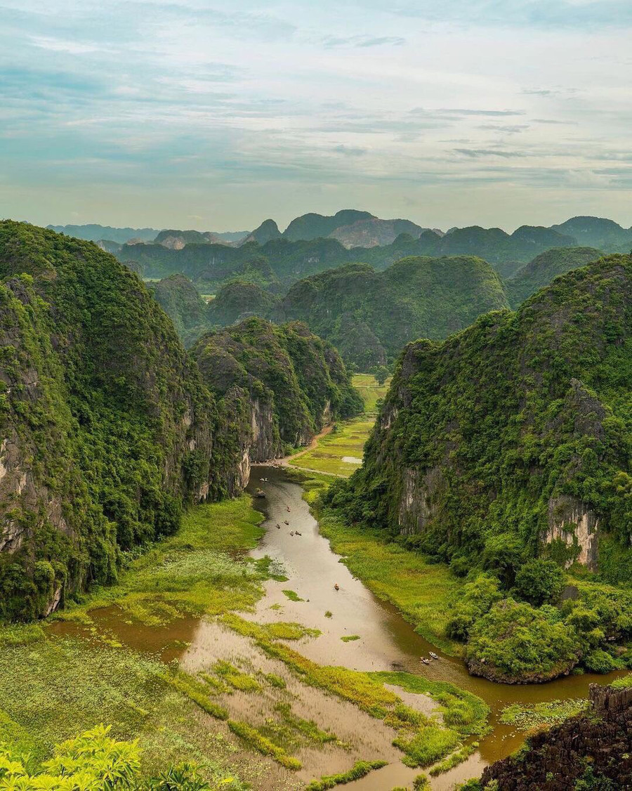 Khung cảnh thơ mộng ở Ninh Bình. Khung cảnh thơ mộng ở Ninh Bình.