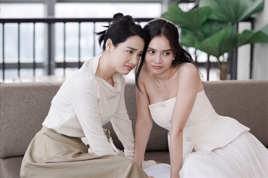 Ninh Dương Lan Ngọc, Nhã Phương, Diễm My không chỉ là ba nữ diễn viên quen thuộc với khán giả trên màn ảnh, ngoài đời họ còn là bộ ba thân thiết với tình bạn kéo dài hơn 10 năm. Ảnh: NSCC.