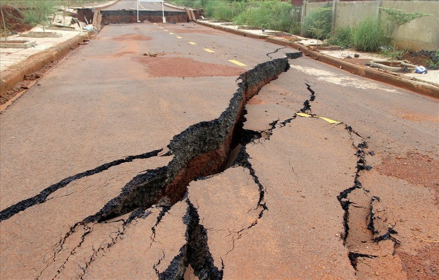 Cơ sở hạ tầng bên trong và bên ngoài Khu công nghiệp Nhân cơ bị sụt lún nghiêm trọng
