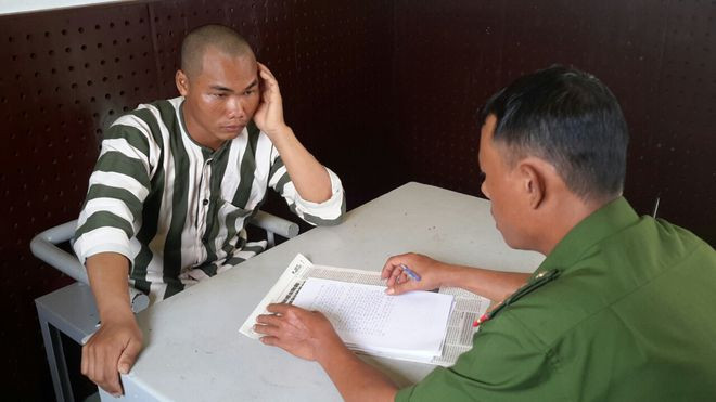 Giàng A Sử tại cơ quan Công An. Ảnh: CÔNG AN CUNG CẤP