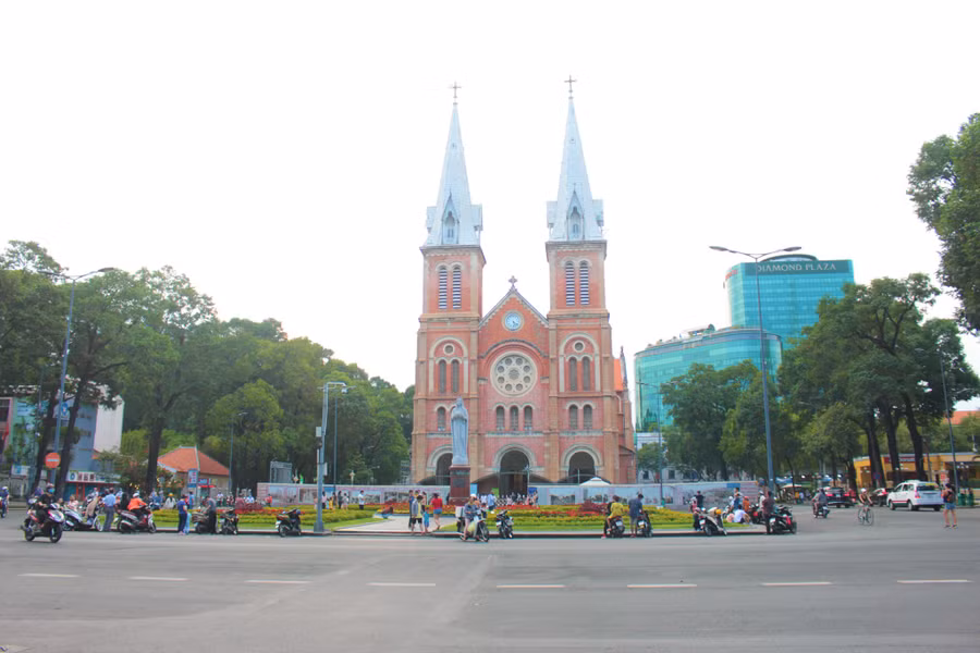  Nhiều người trẻ hủy các chuyến du lịch dịp lễ 30.4 và 1.5-Ảnh: Tấn Đạt