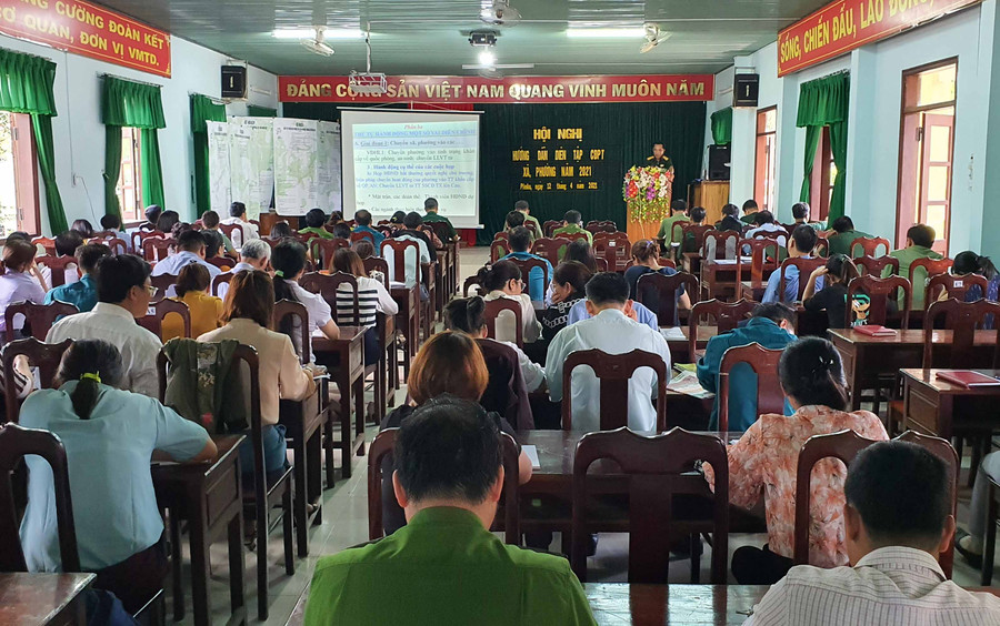 Quang cảnh hội nghị hướng dẫn diễn tập chiến đấu phòng thủ xã phường năm 2021